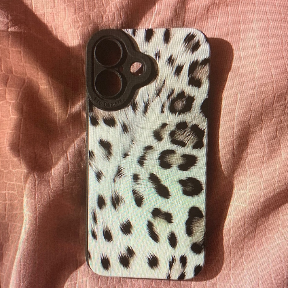 Apple Leopard Pattern Case - Black and White